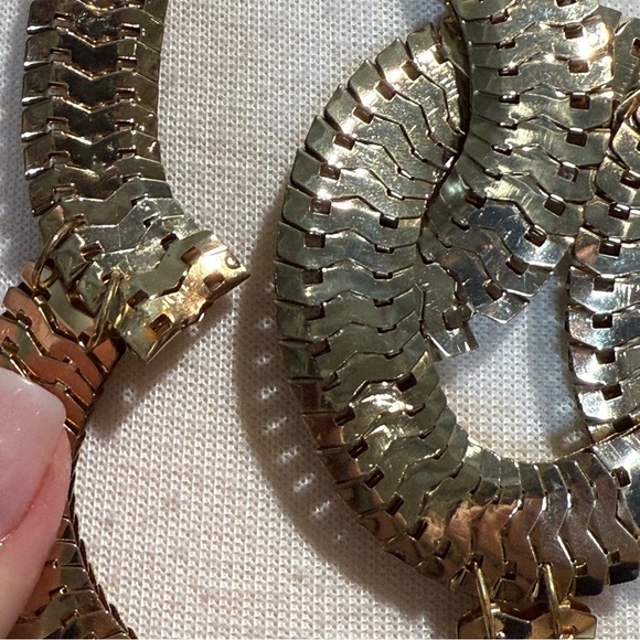 Bold chunky Gold Statement Necklace from Lucia - Picture 2 of 4